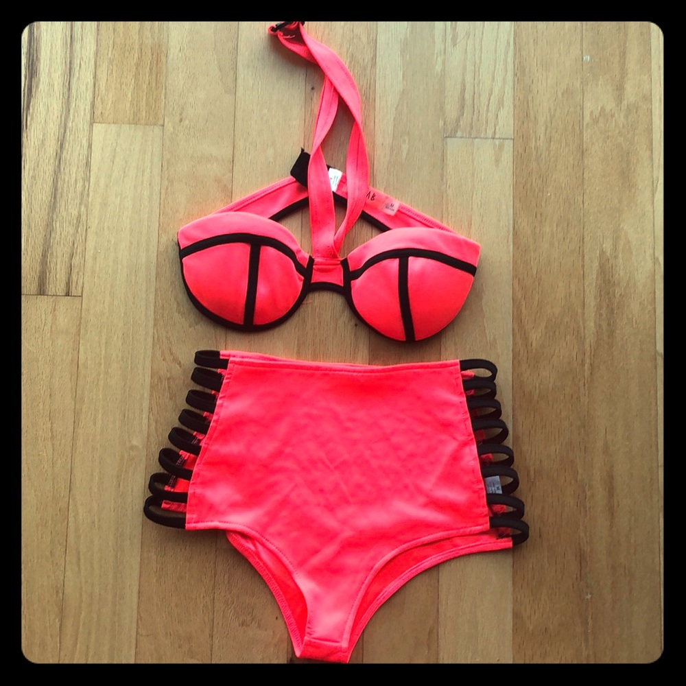 High-waisted bikini